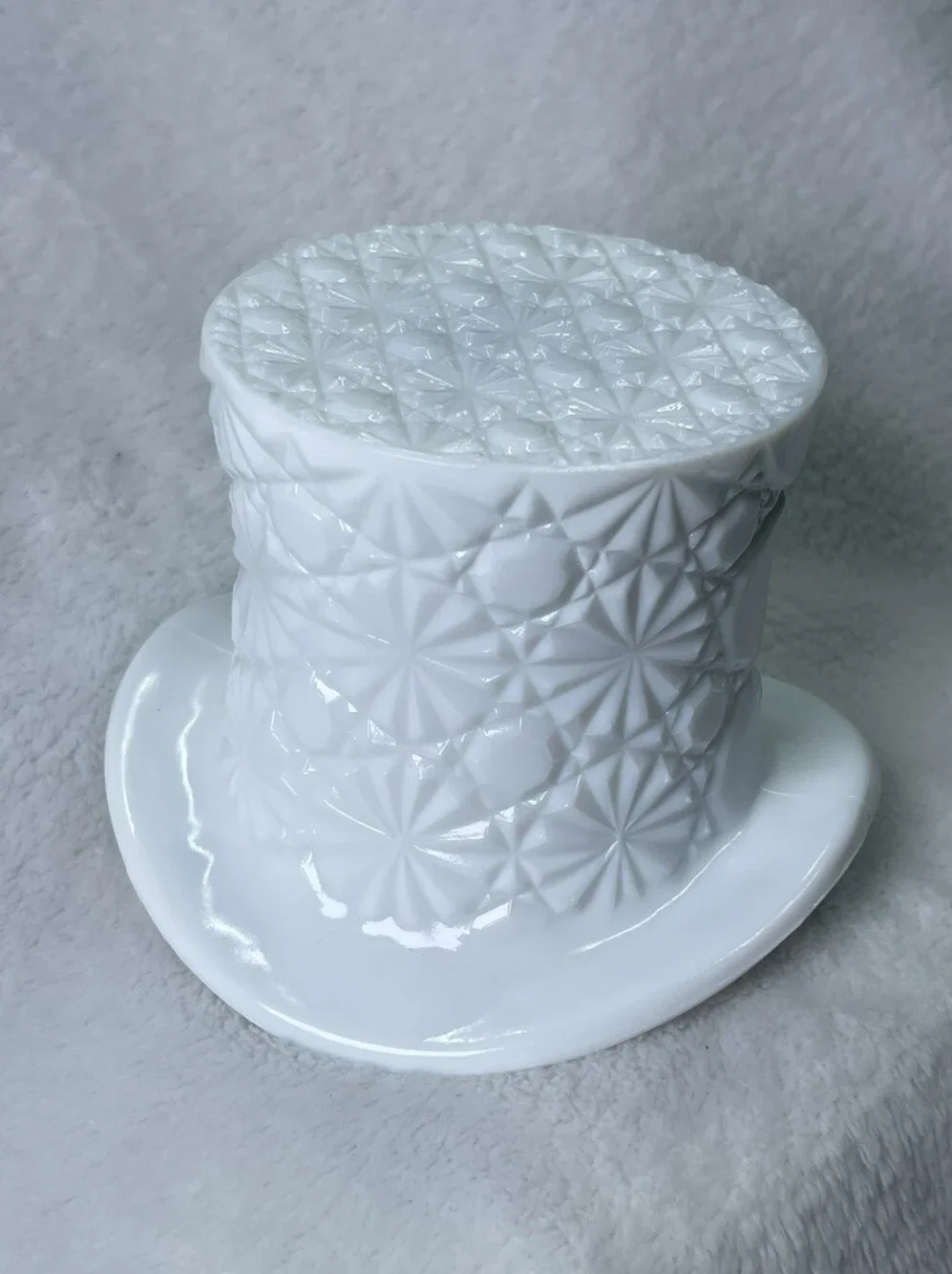 Vintage Fenton White Milk Glass Top Hat in Daisy & Button Pattern 3.25